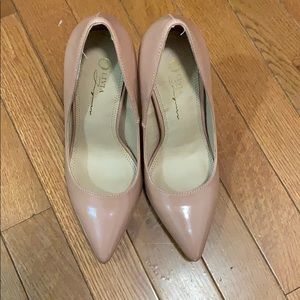 Nude Pumps